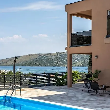 Apartamento Family-friendly With Swimming Pool Poljica, Trogir - 21592 Marina (Bossoglina)